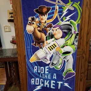 EUC Disney Bath towels set of 2 Woody and Buzz